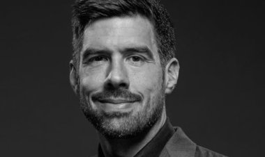 Reporter Jason Del Rey discusses Amazon's triumph over Walmart and speculates on potential contenders to challenge Amazon's dominance.