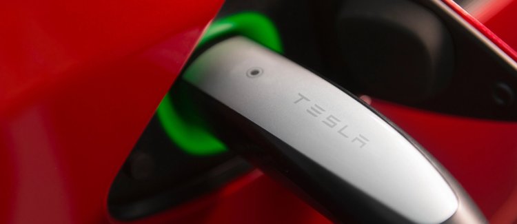 Texas Mandates Inclusion of Tesla Plugs in State-Funded EV Chargers