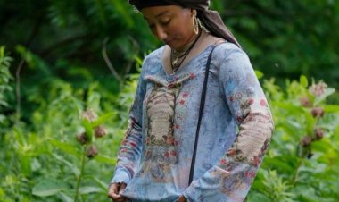 Gen Z Embraces Y2K Fashion Trend with Enthusiasm