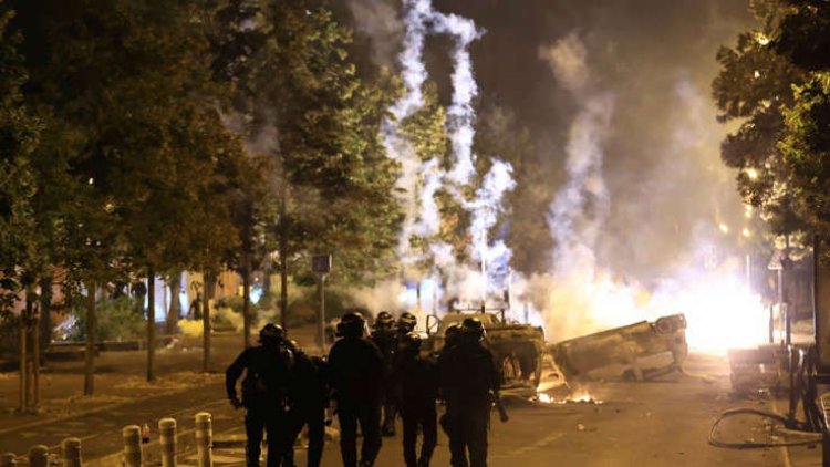Massive Demonstrations Erupt in France Following Police Shooting of 17-Year-Old; Captured in Photos