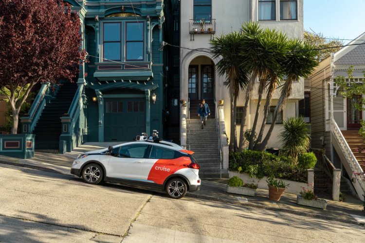 San Francisco Residents Using Traffic Cones to Disable Robotaxis