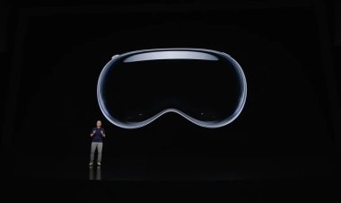 Apple's Service Expansion Offsets Q3 Decline in iPhone Sales