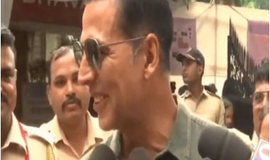 Akshay Kumar Casts His Vote for the First Time After Gaining Indian Citizenship.